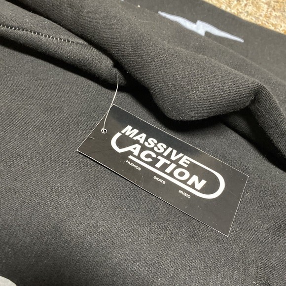New NWT Massive Action Sweater L Black Hooded Sweatshirt Skate Logo Skateboard - Picture 5 of 8